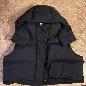Lululemon super cropped Wunder Puff vest . Great condition.